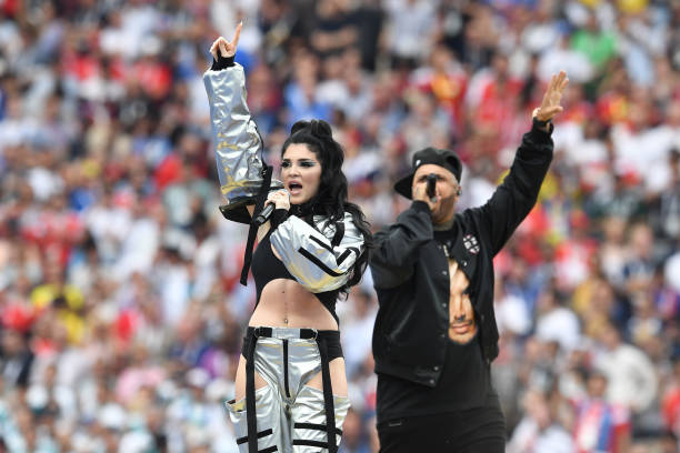 一时激起千 一时激起千