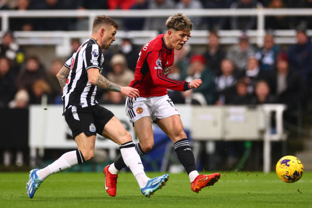 人民日报评论员：民营企业和民营企业家勇担重任、善作善成.