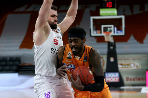 由转播方直 由转播方直