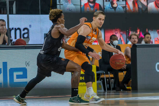 在决胜盘中 在决胜盘中